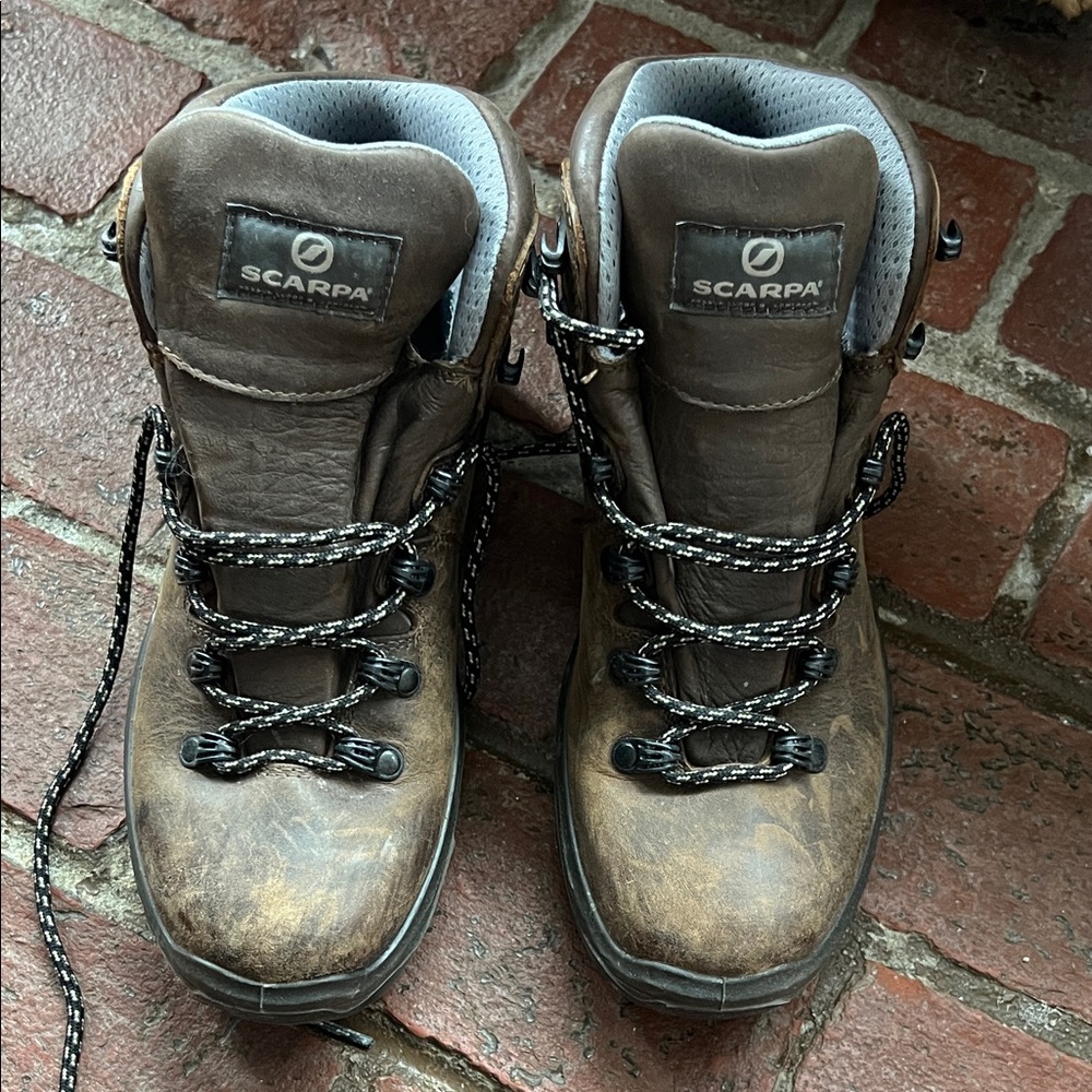 Scarpa Women’s Dark Brown Leather Boots
